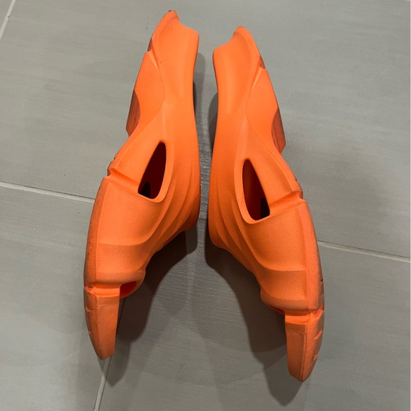 Balenciaga orange molded rubber slides 41 - Picture 3 of 4